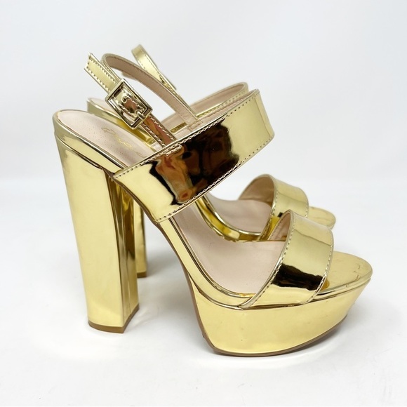 QUPID GOLD METALLIC SEXY PARTY VEGAS PLATFORM SANDALS SZ 5.5 - Picture 1 of 6
